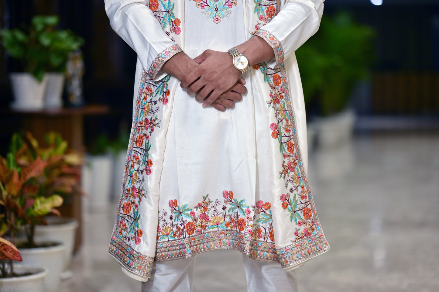 Men’s Embroidered Off-White Kurta with Dupatta - Premium Kaju Silk Fabric